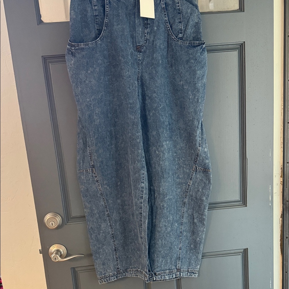 Classic Wide-Leg High-Waist Denim Pants in Washed Blue